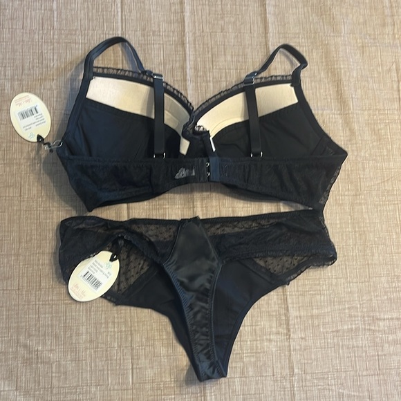 Black Bra with matching panty - Picture 2 of 4